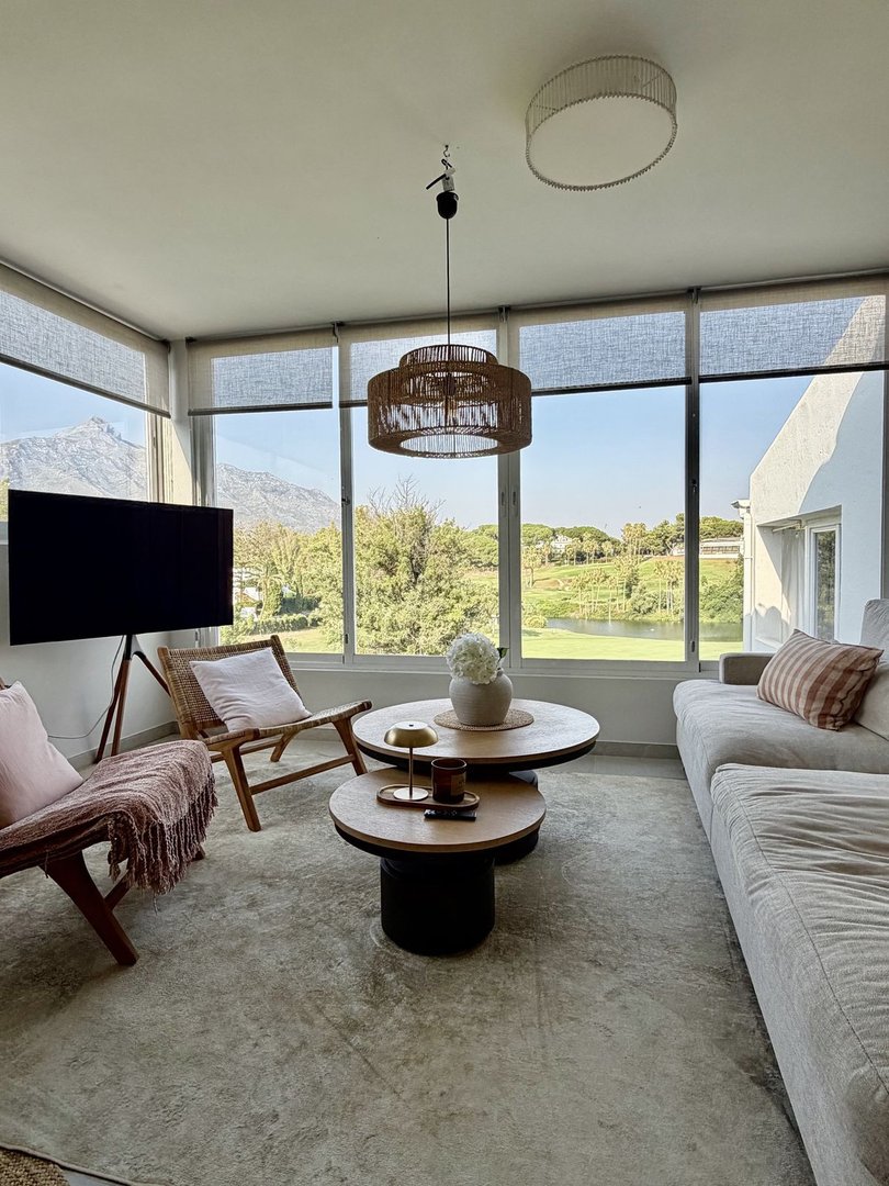 2 Bed Top Floor Apartment in Nueva Andalucía