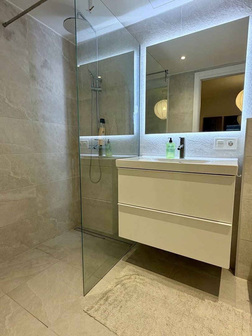 2 Bed Top Floor Apartment in Nueva Andalucía