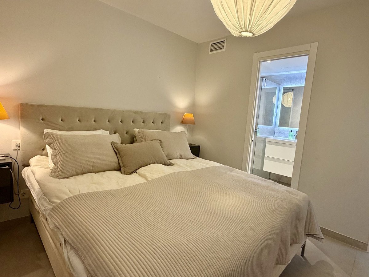 2 Bed Top Floor Apartment in Nueva Andalucía