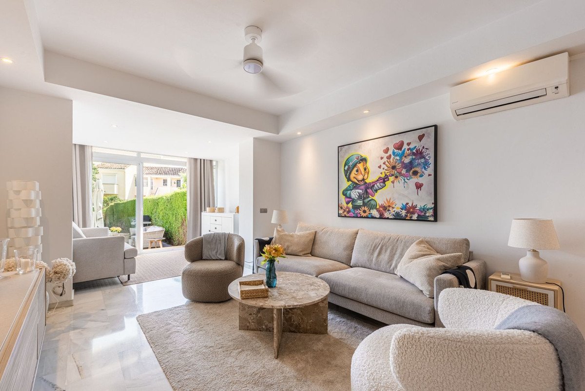 2 Bed Ground Floor Apartment in El Paraiso