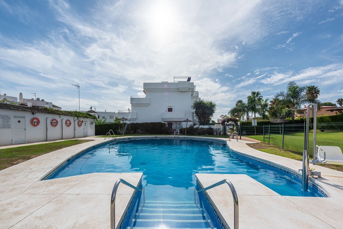 2 Bed Ground Floor Apartment in El Paraiso