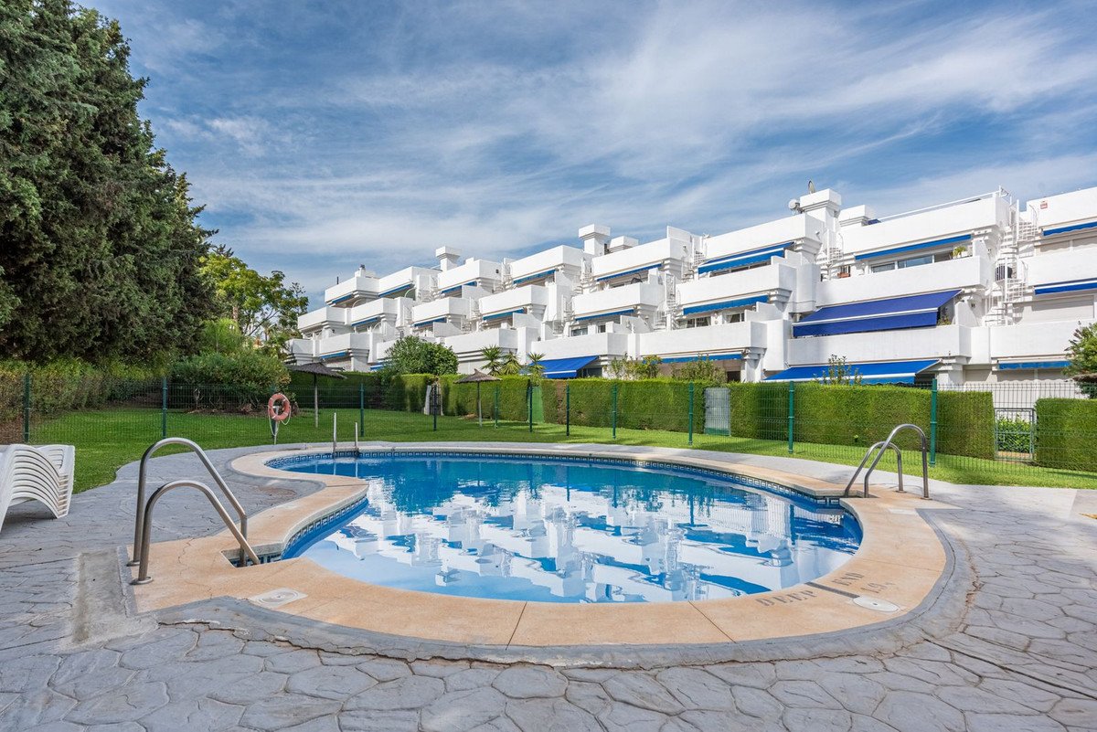 2 Bed Ground Floor Apartment in El Paraiso