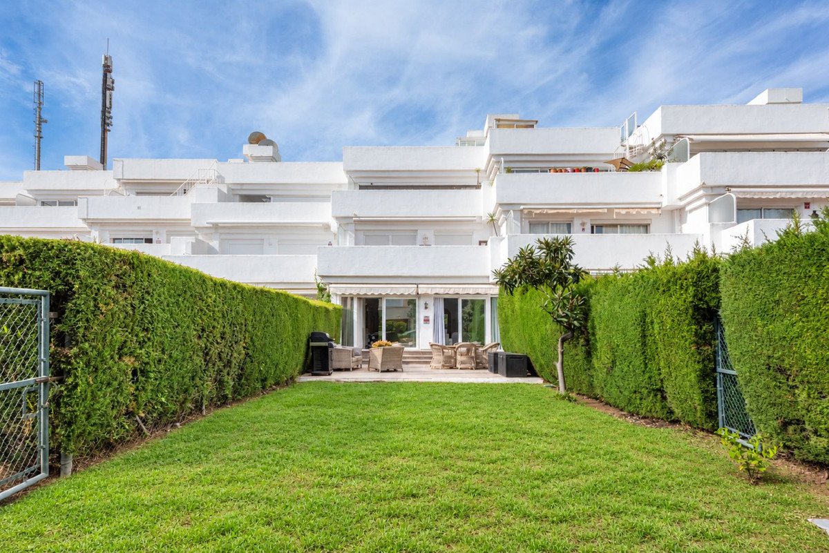2 Bed Ground Floor Apartment in El Paraiso