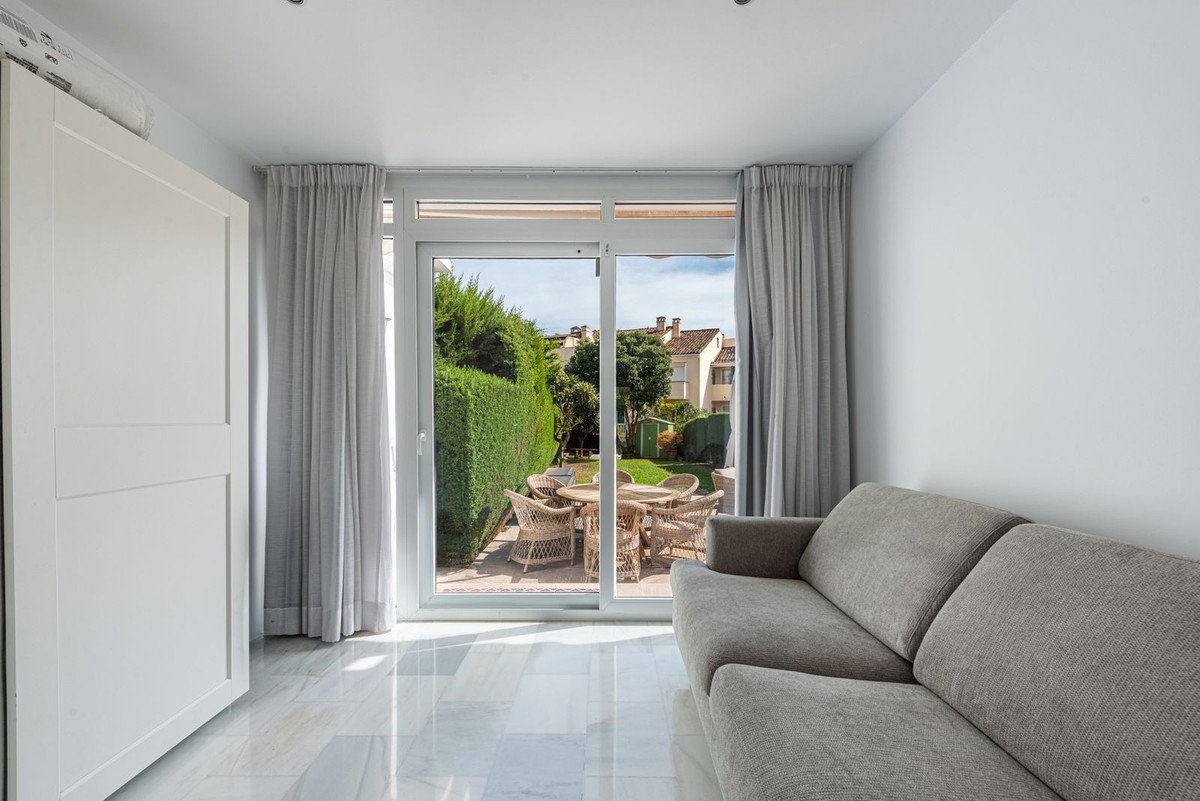 2 Bed Ground Floor Apartment in El Paraiso