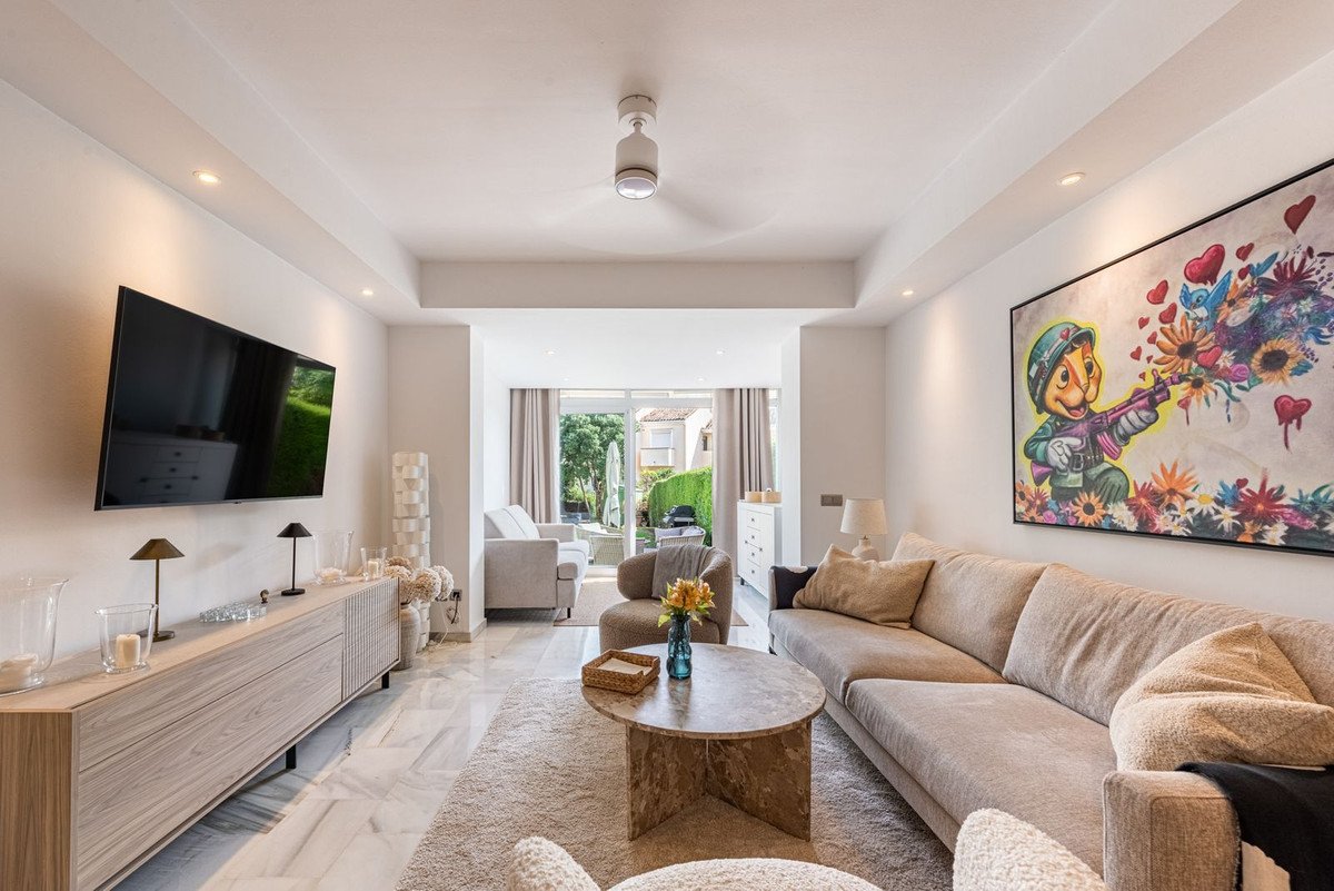 2 Bed Ground Floor Apartment in El Paraiso