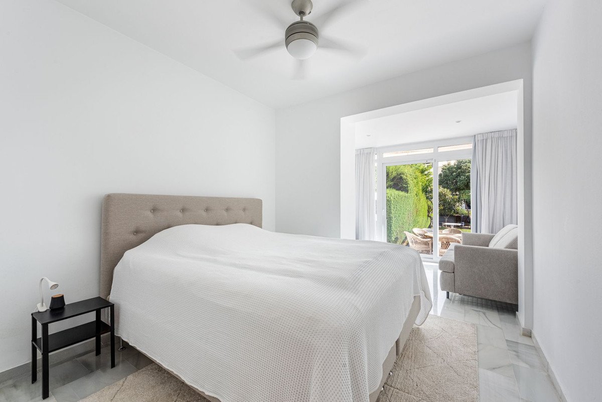 2 Bed Ground Floor Apartment in El Paraiso