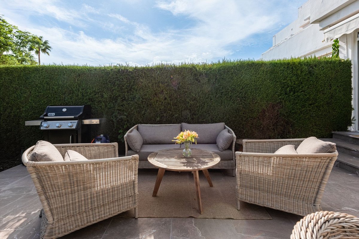 2 Bed Ground Floor Apartment in El Paraiso