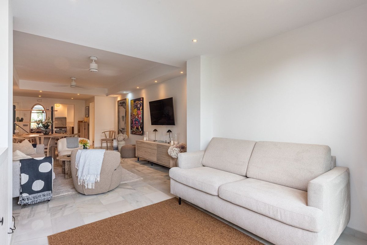 2 Bed Ground Floor Apartment in El Paraiso