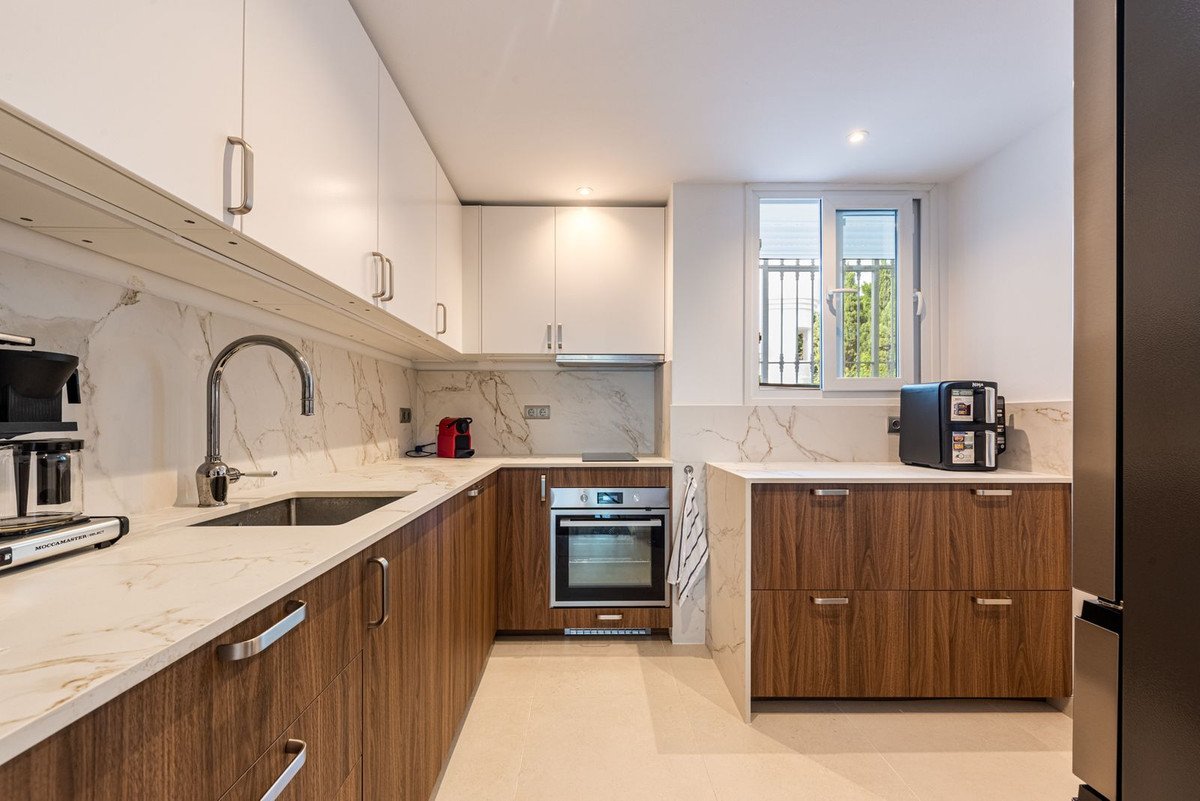 2 Bed Ground Floor Apartment in El Paraiso