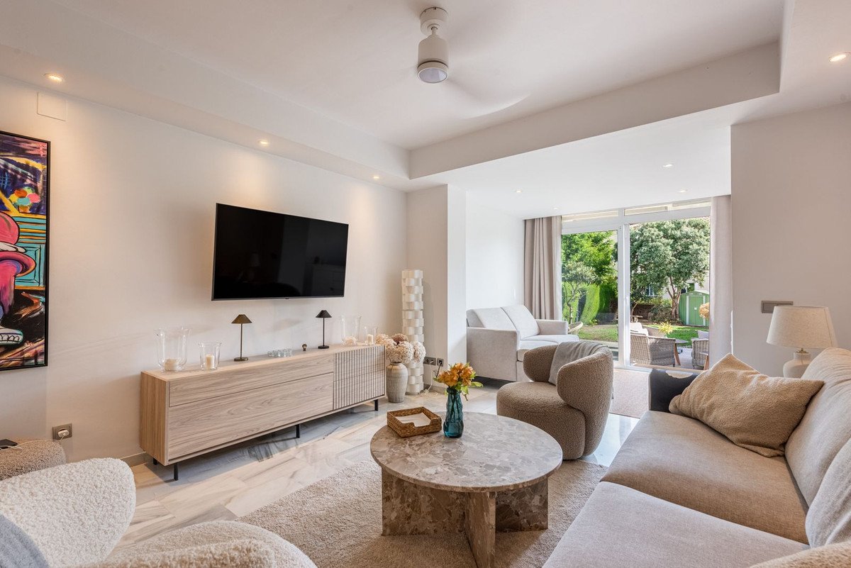 2 Bed Ground Floor Apartment in El Paraiso