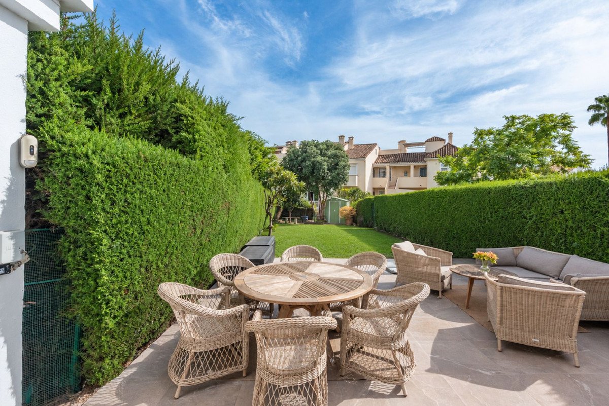 2 Bed Ground Floor Apartment in El Paraiso