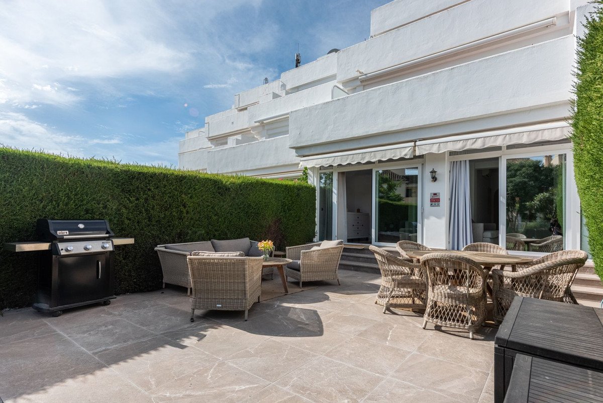 2 Bed Ground Floor Apartment in El Paraiso