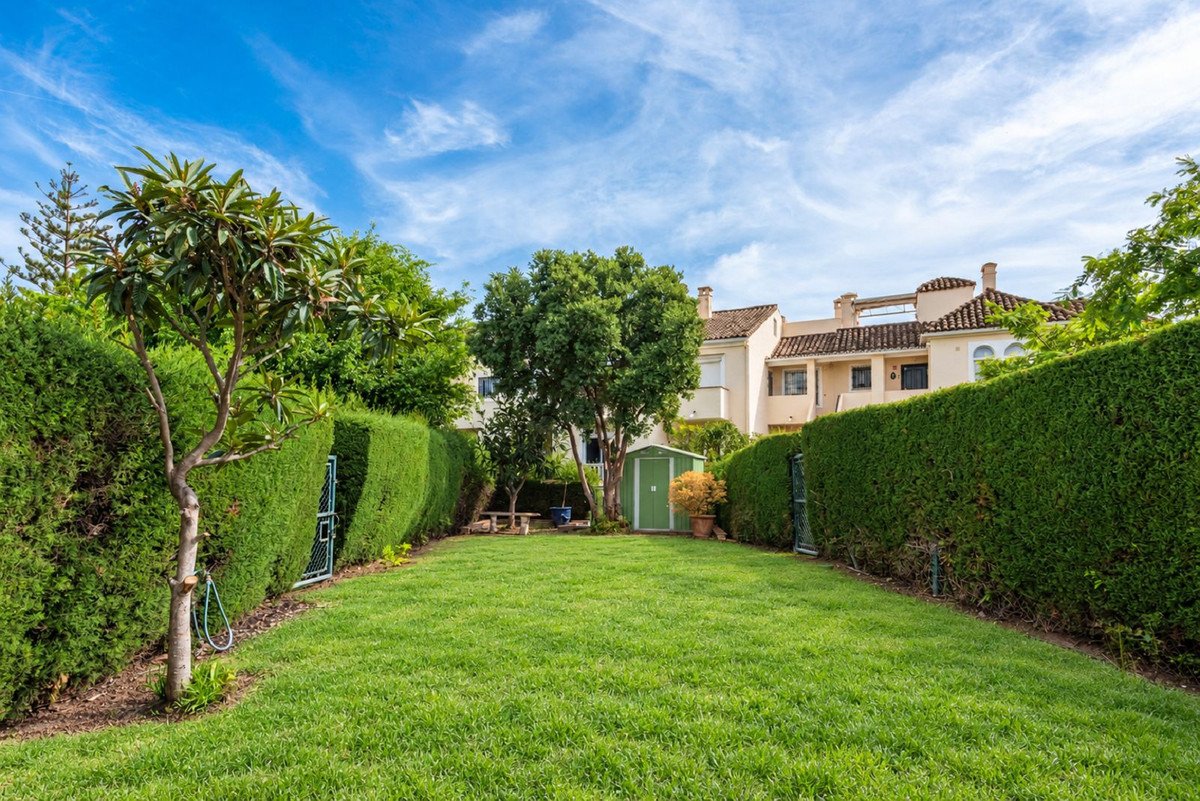 2 Bed Ground Floor Apartment in El Paraiso