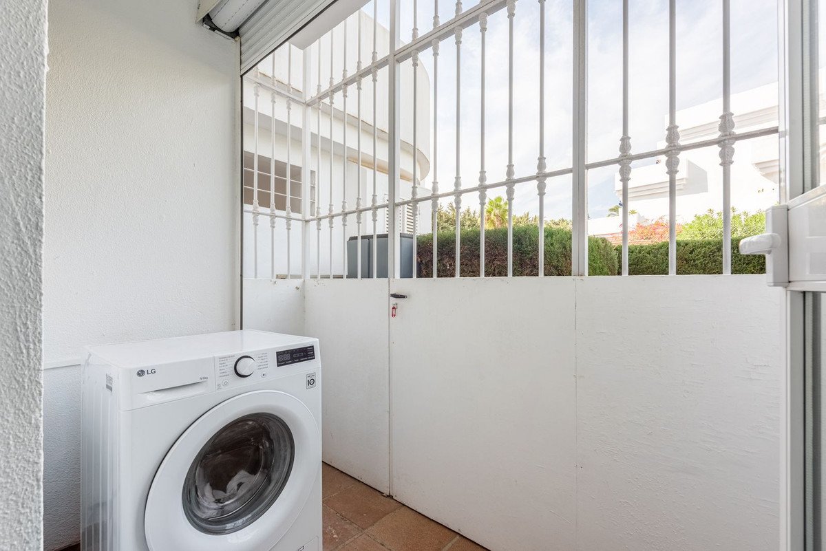 2 Bed Ground Floor Apartment in El Paraiso