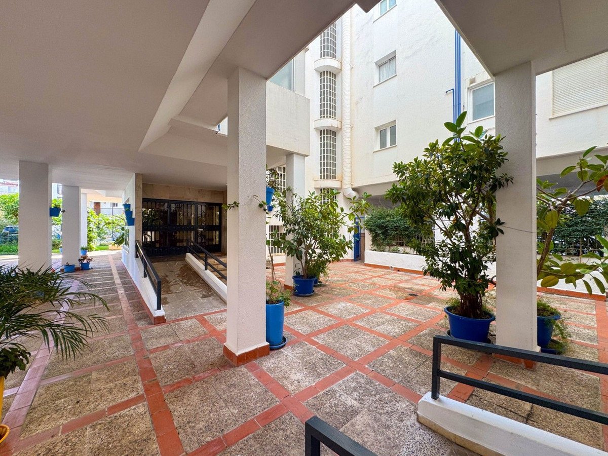 3 Bed Middle Floor Apartment in Marbella