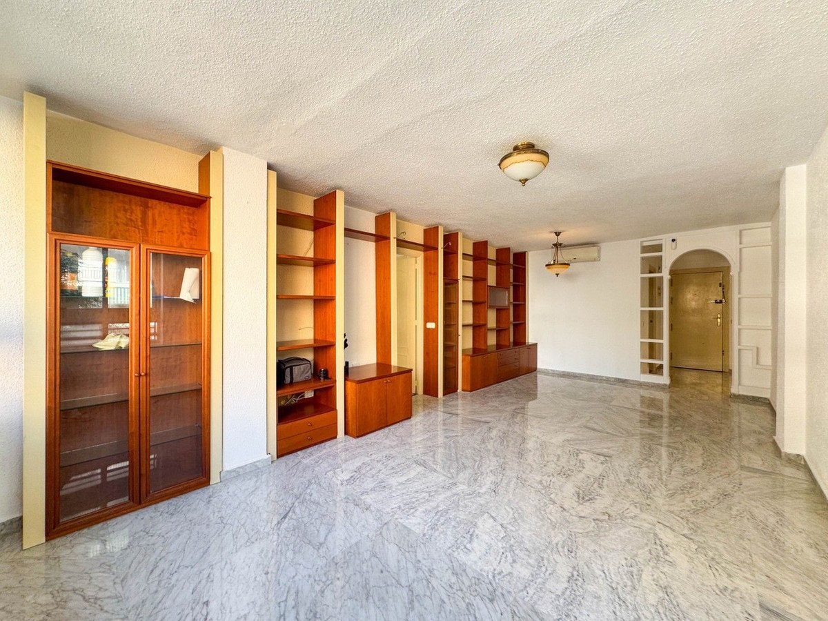 3 Bed Middle Floor Apartment in Marbella