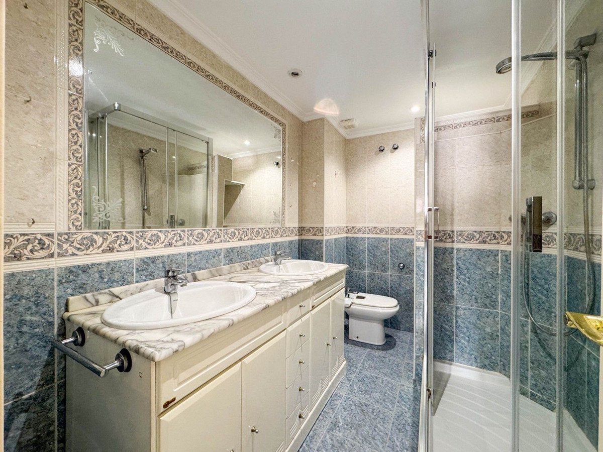 3 Bed Middle Floor Apartment in Marbella