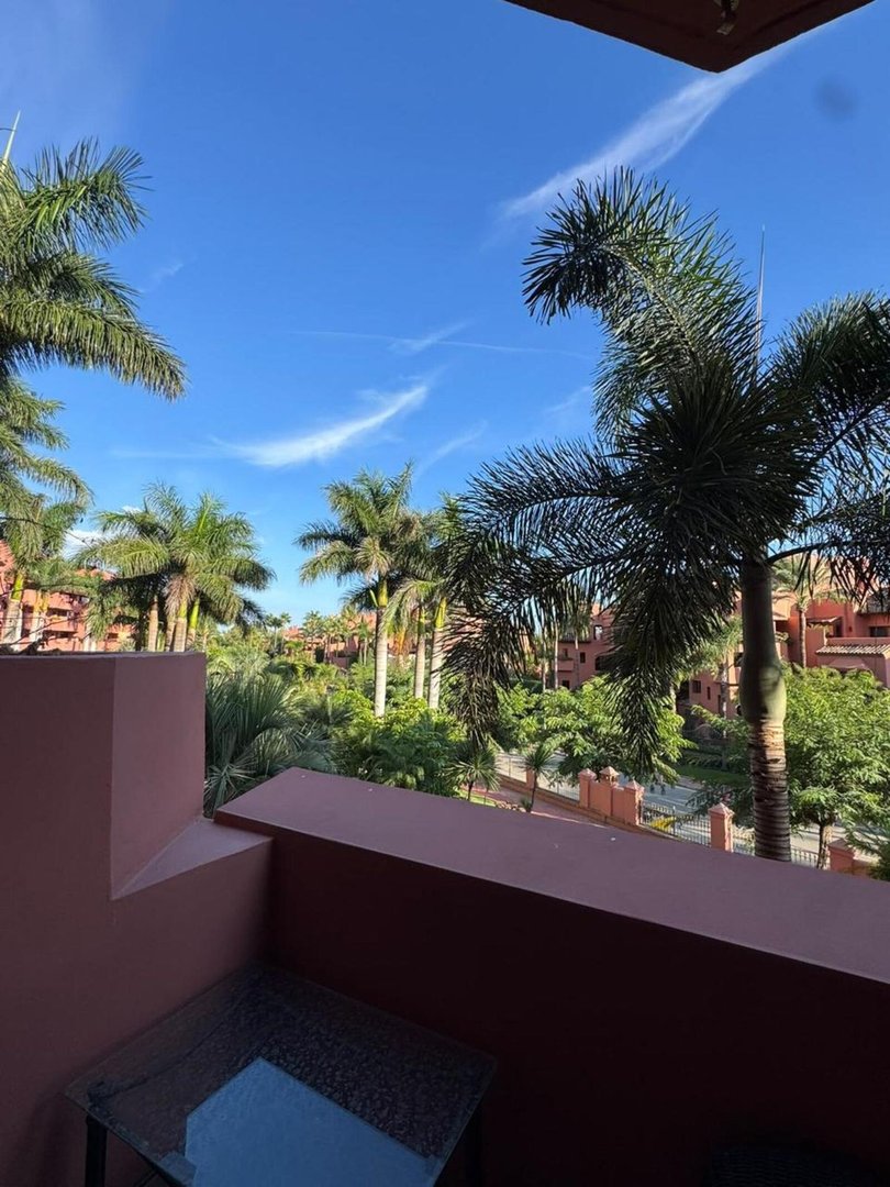 2 Bed Middle Floor Apartment in Estepona
