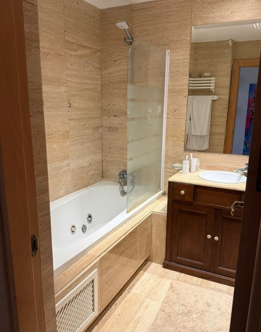 2 Bed Middle Floor Apartment in Estepona
