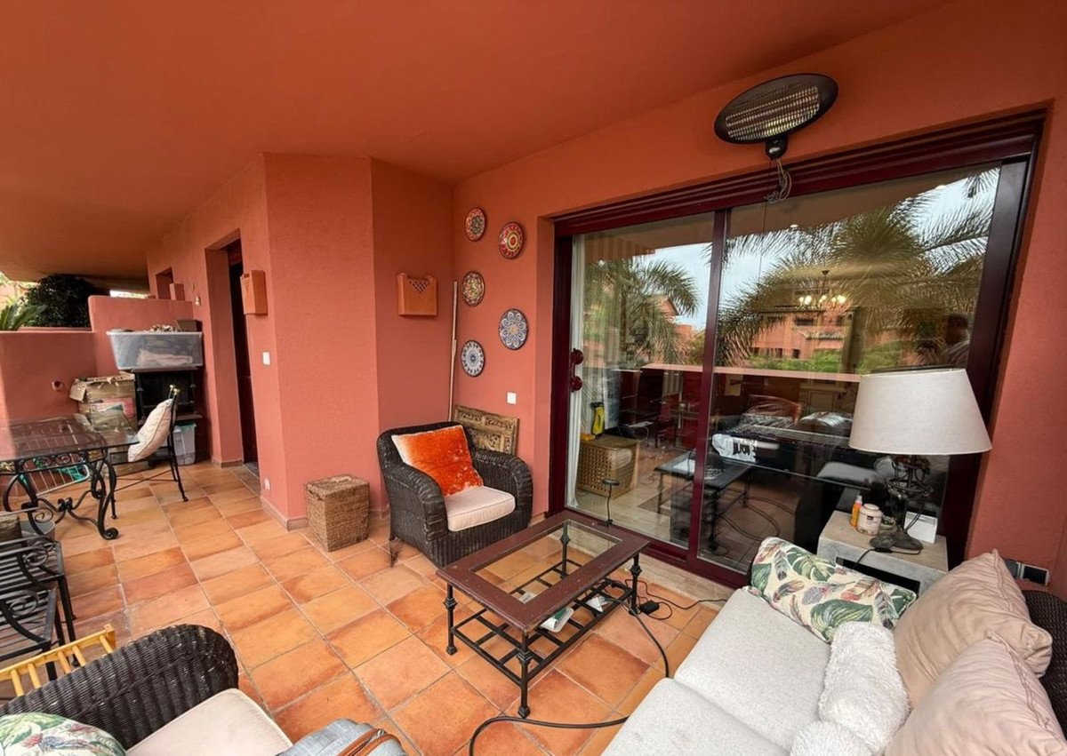 2 Bed Middle Floor Apartment in Estepona