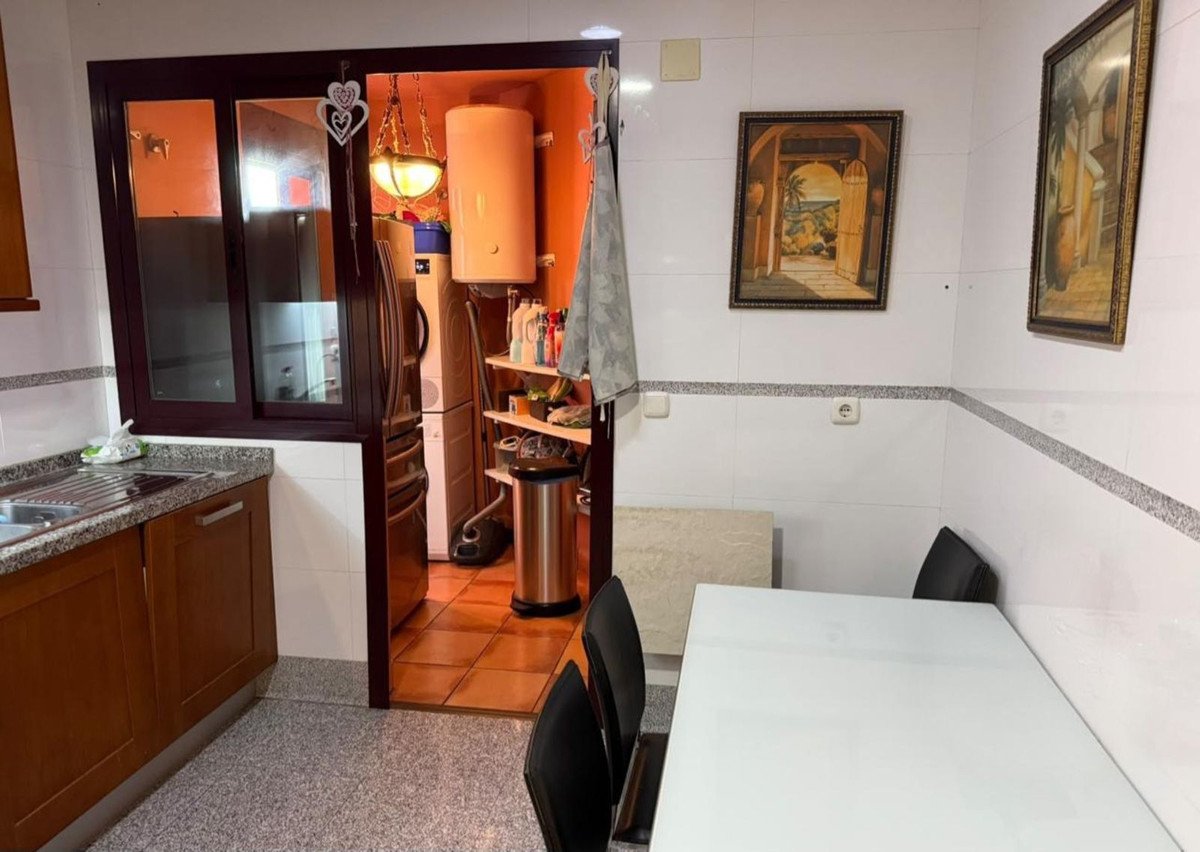 2 Bed Middle Floor Apartment in Estepona
