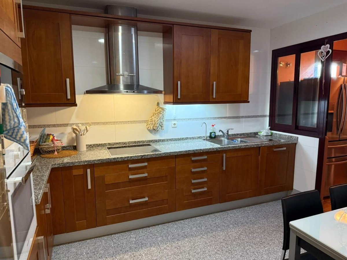 2 Bed Middle Floor Apartment in Estepona