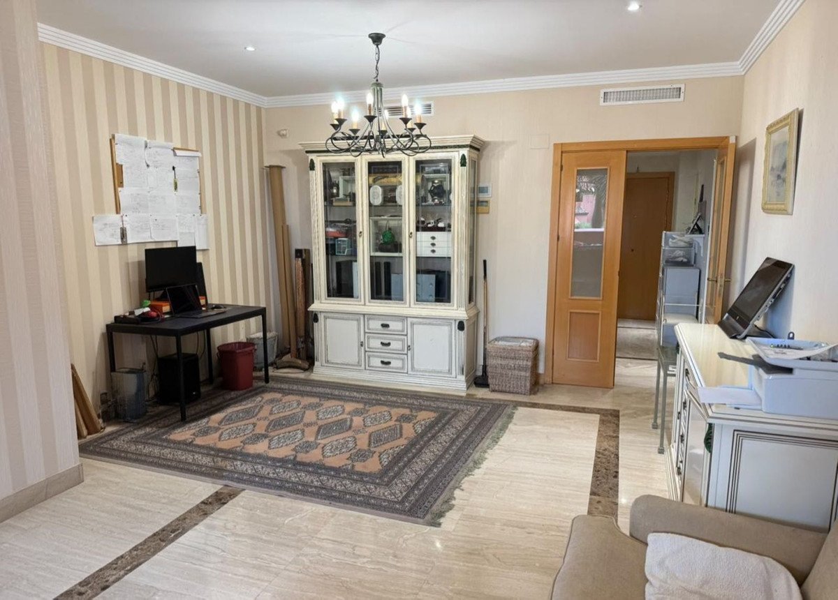 2 Bed Middle Floor Apartment in Estepona