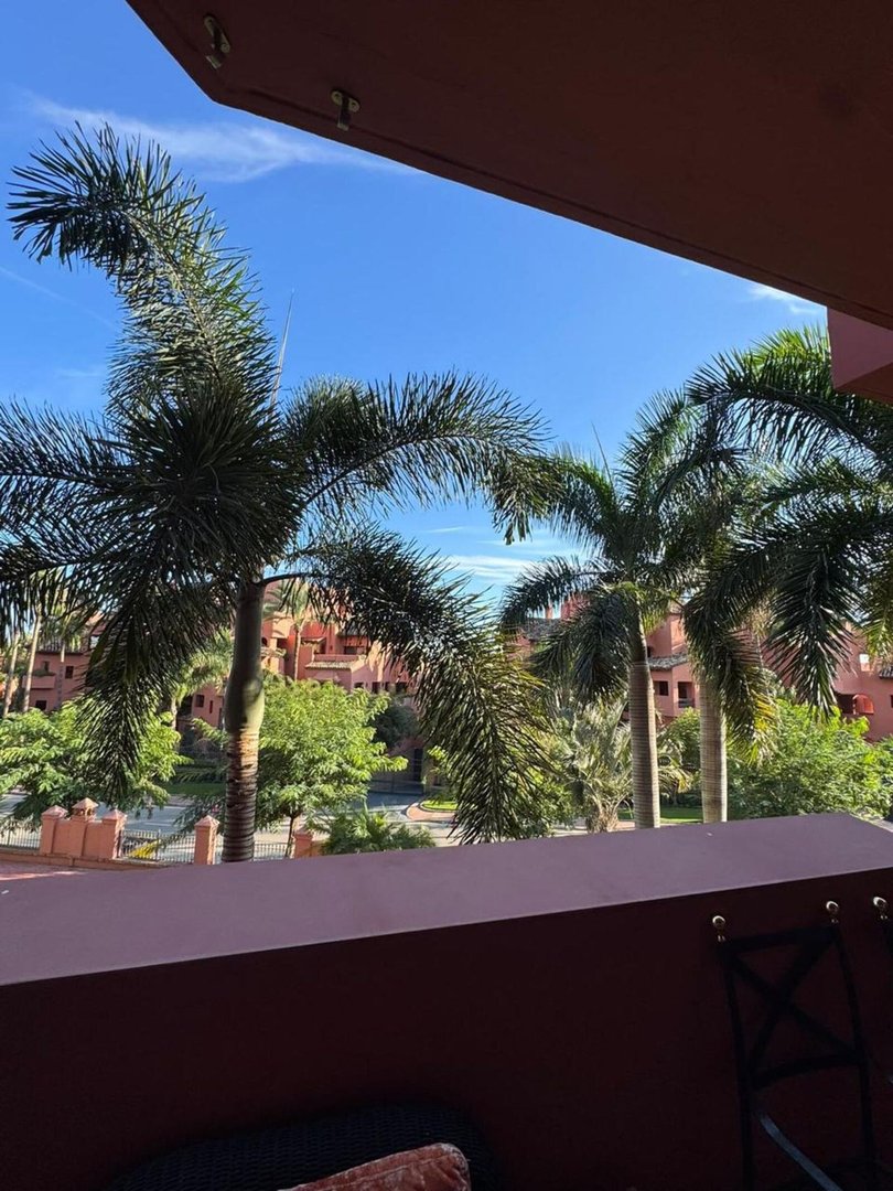 2 Bed Middle Floor Apartment in Estepona