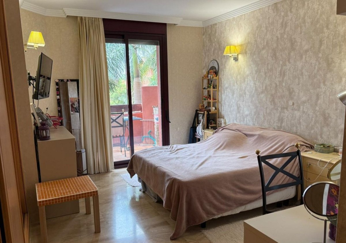 2 Bed Middle Floor Apartment in Estepona
