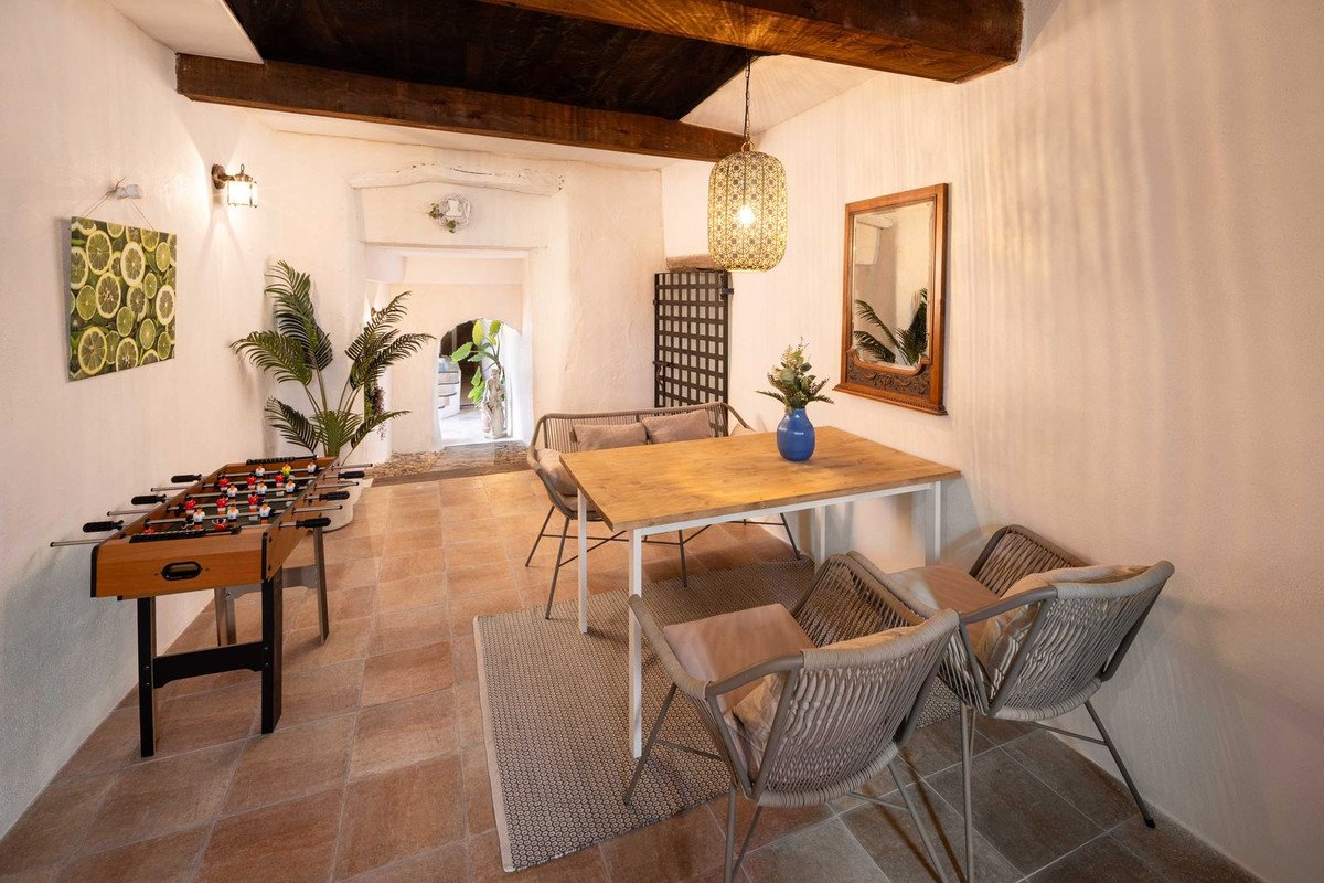 5 Bed Townhouse in Coín