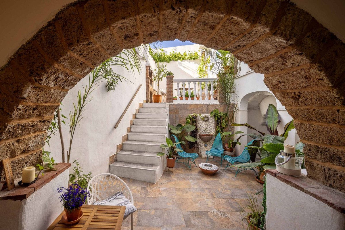 5 Bed Townhouse in Coín