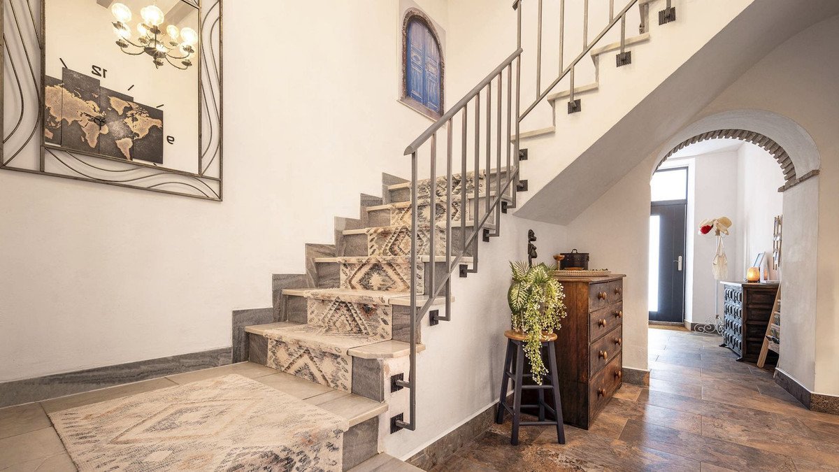 5 Bed Townhouse in Coín
