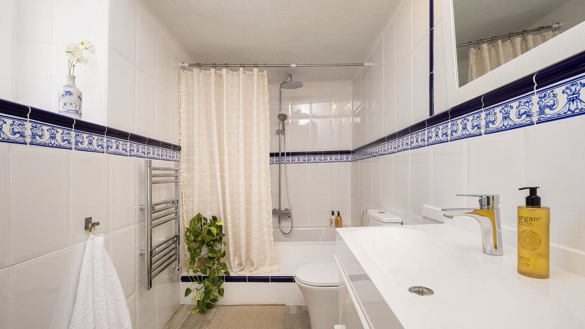 5 Bed Townhouse in Coín