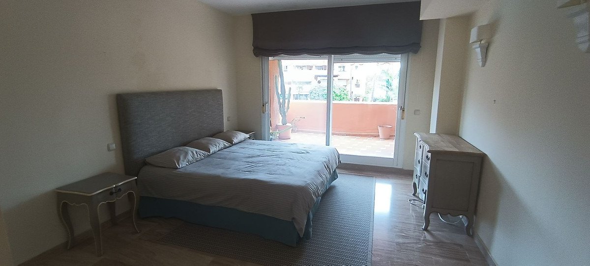 2 Bed Middle Floor Apartment in Guadalmina Baja