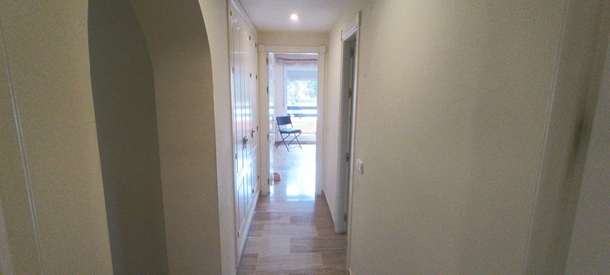 2 Bed Middle Floor Apartment in Guadalmina Baja