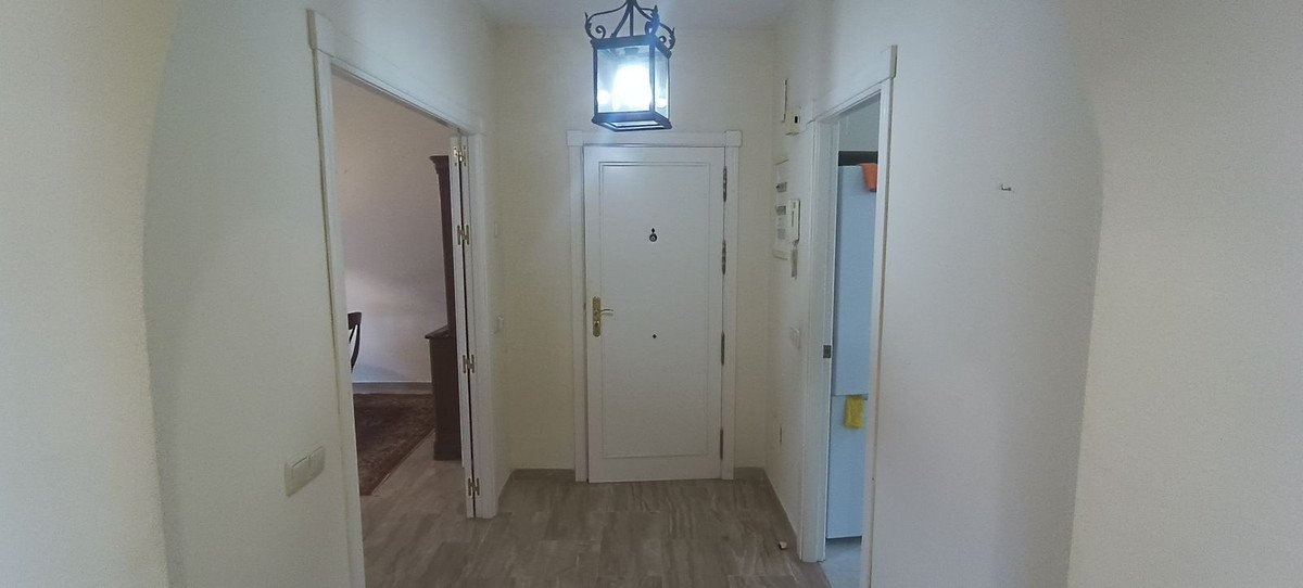 2 Bed Middle Floor Apartment in Guadalmina Baja