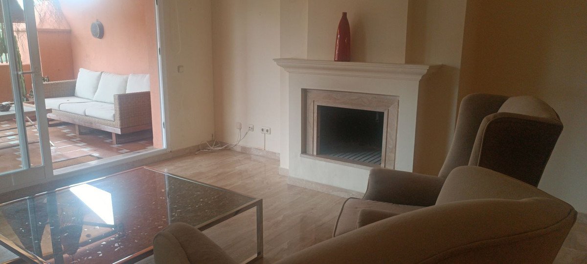 2 Bed Middle Floor Apartment in Guadalmina Baja