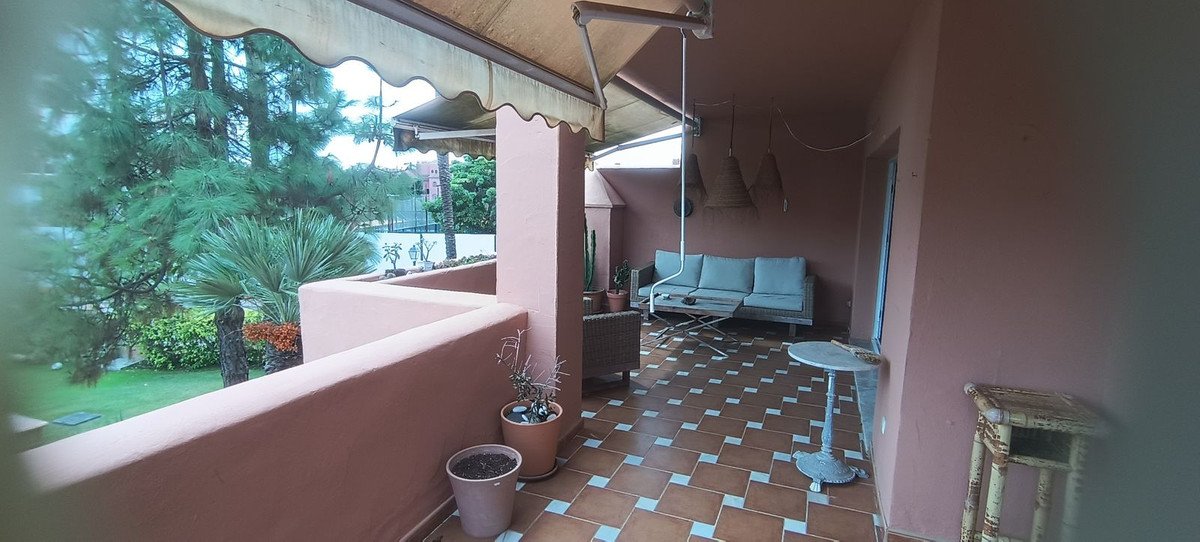 2 Bed Middle Floor Apartment in Guadalmina Baja