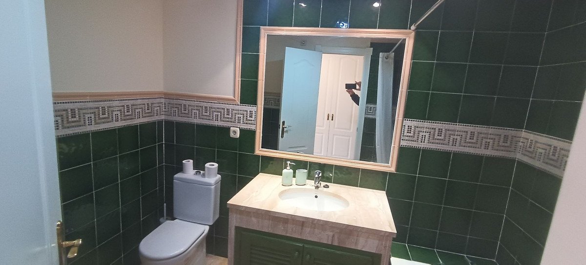 2 Bed Middle Floor Apartment in Guadalmina Baja