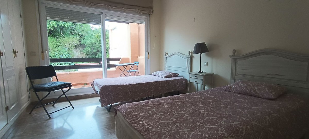 2 Bed Middle Floor Apartment in Guadalmina Baja
