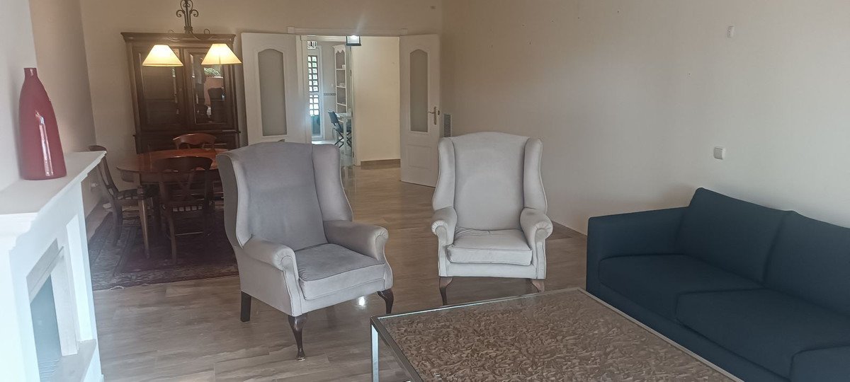 2 Bed Middle Floor Apartment in Guadalmina Baja