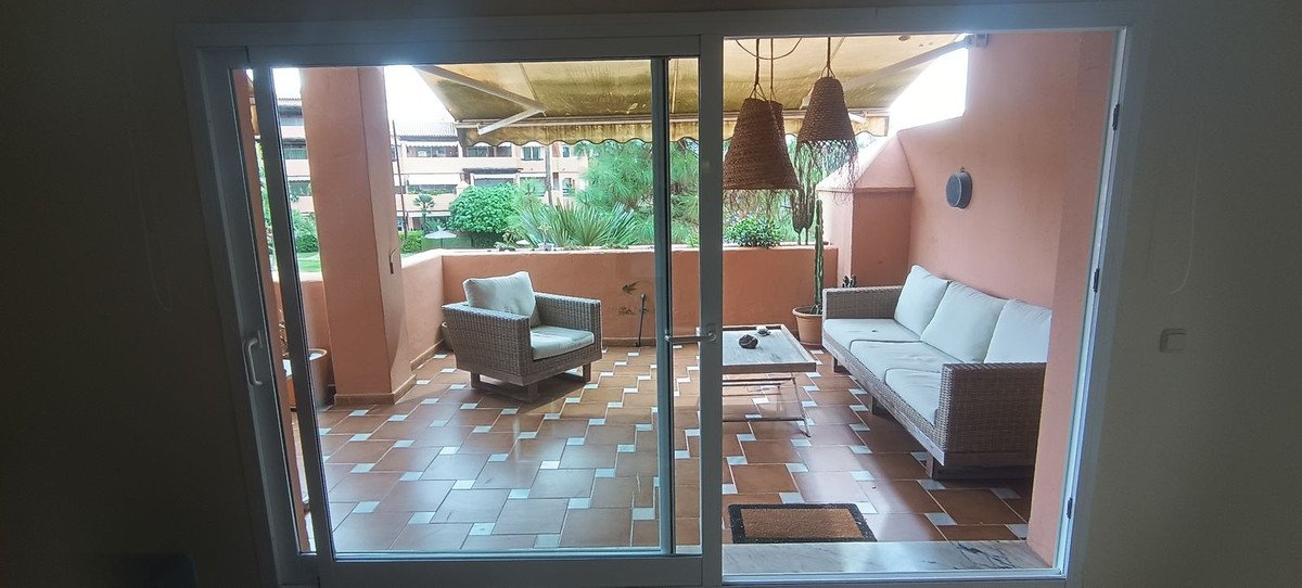 2 Bed Middle Floor Apartment in Guadalmina Baja