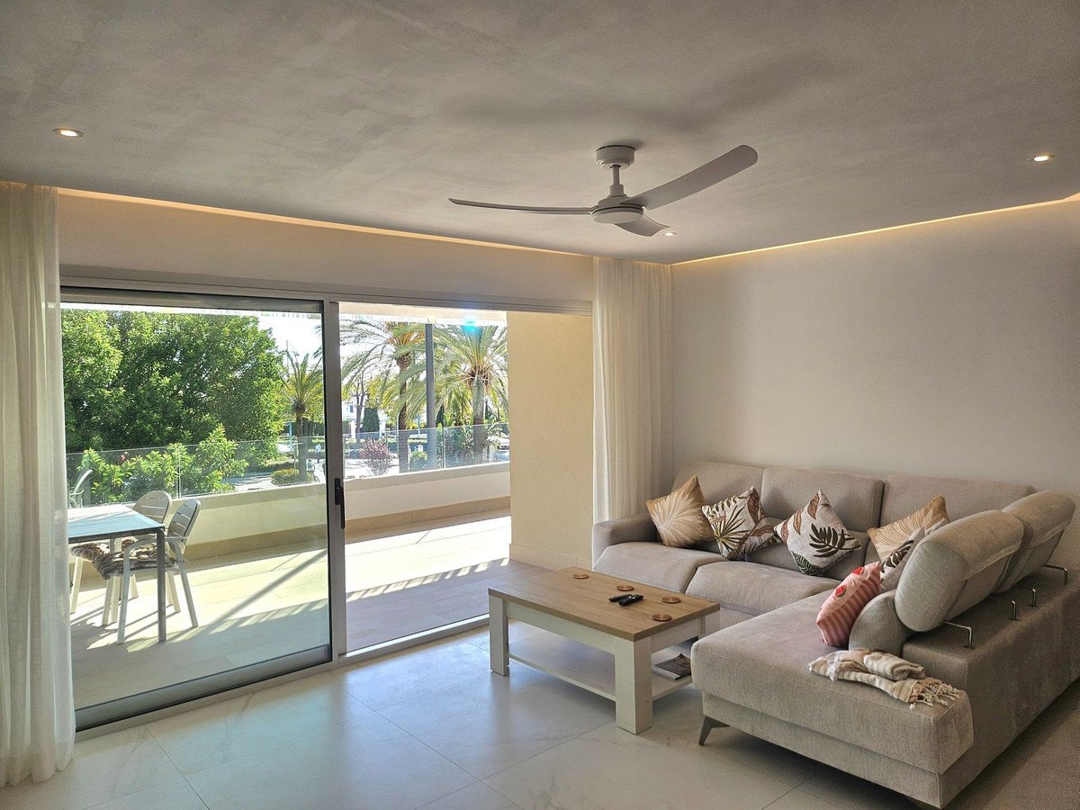 3 Bed Middle Floor Apartment in San Pedro de Alcántara