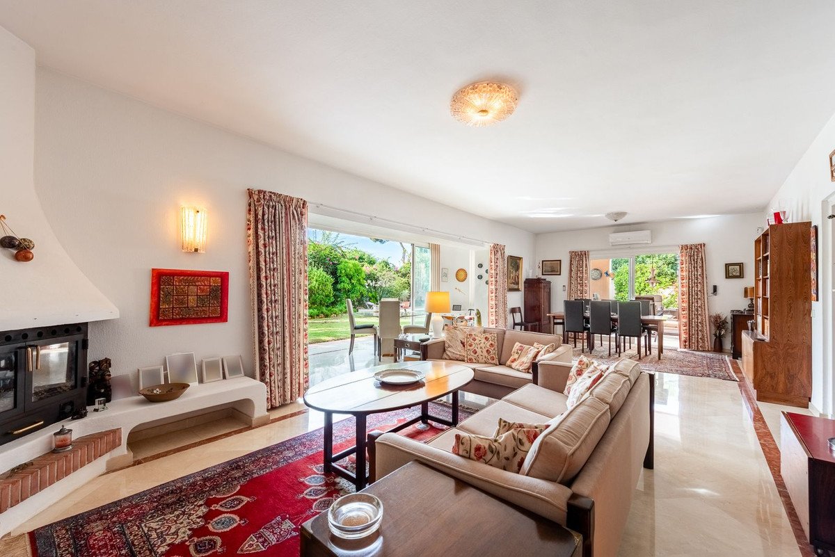 4 Bed Detached Villa in El Paraiso