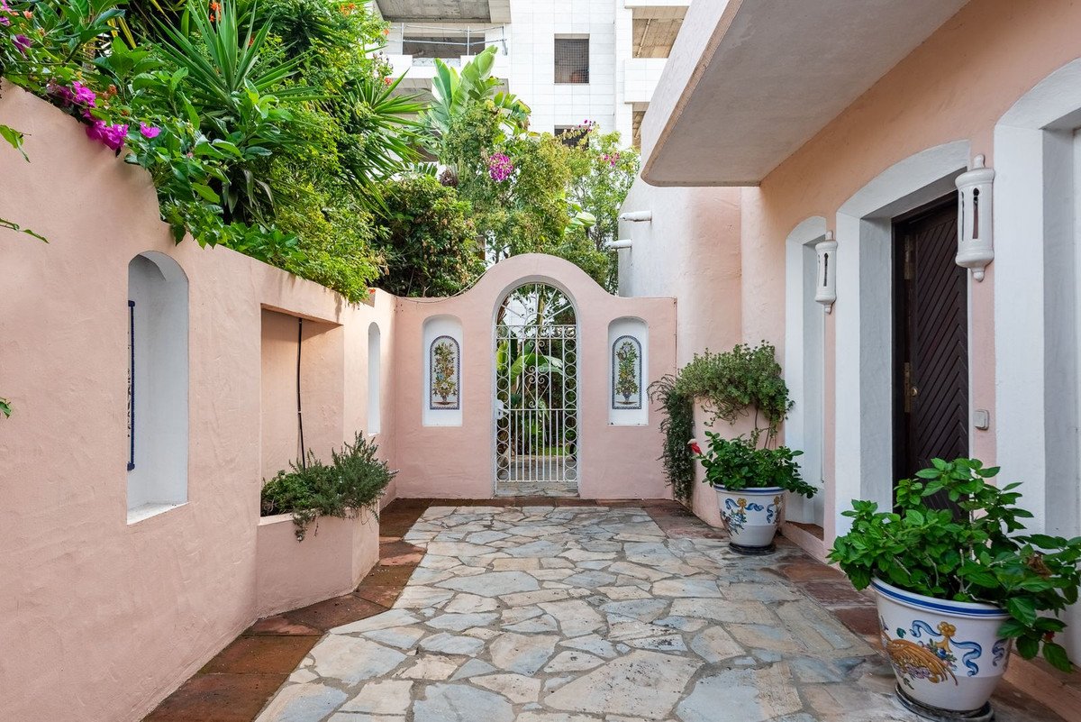 4 Bed Detached Villa in El Paraiso