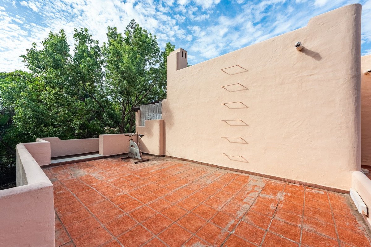 4 Bed Detached Villa in El Paraiso