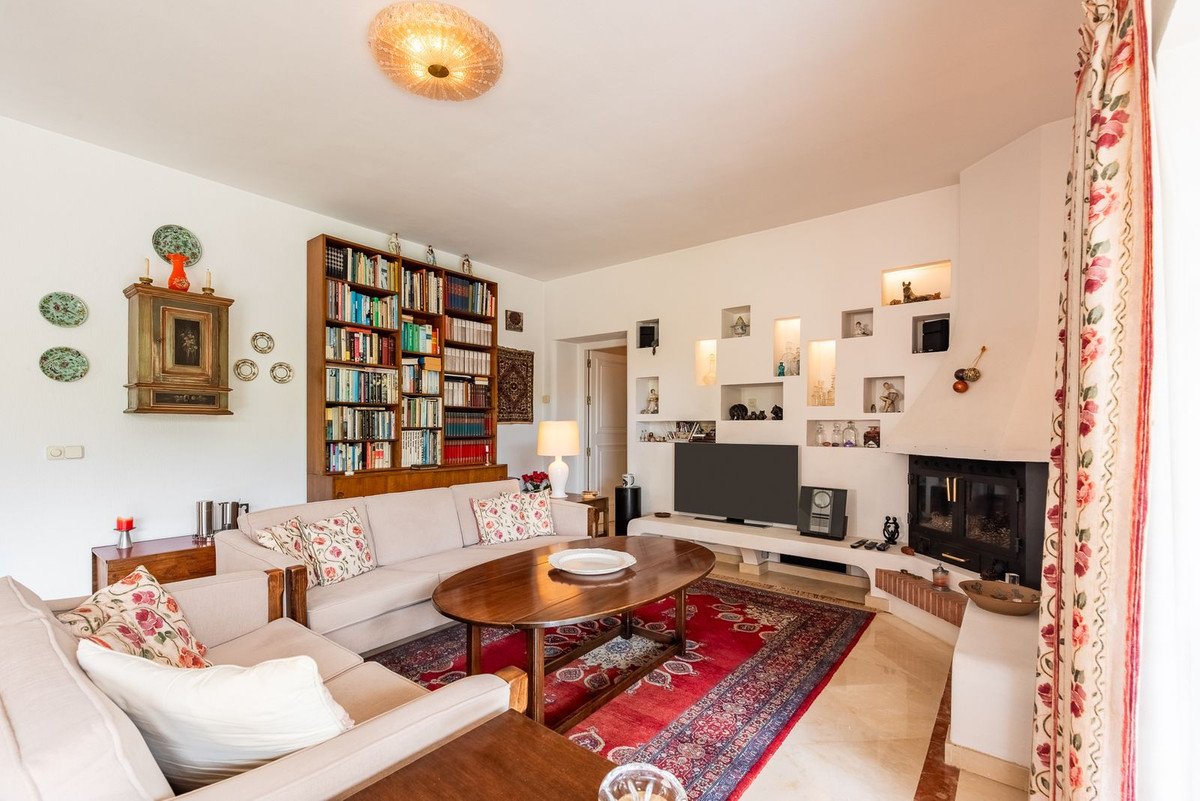 4 Bed Detached Villa in El Paraiso