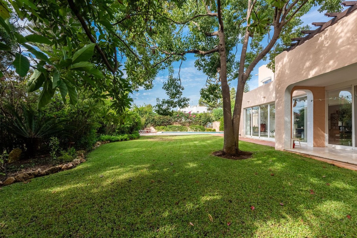 4 Bed Detached Villa in El Paraiso