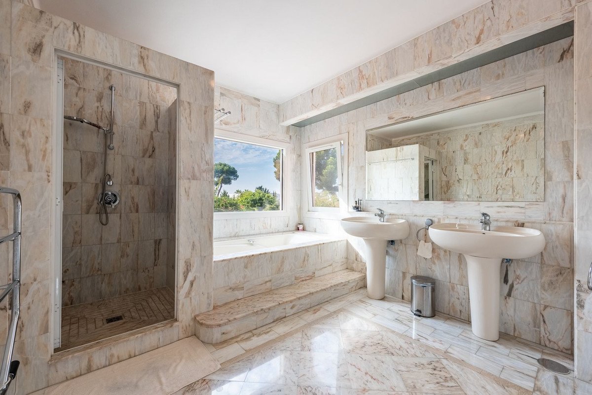 4 Bed Detached Villa in El Paraiso