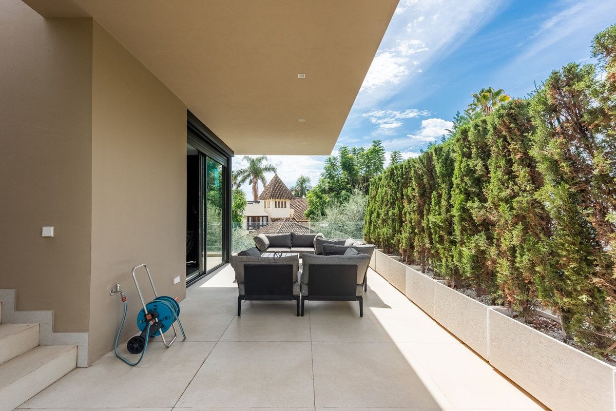5 Bed Detached Villa in The Golden Mile
